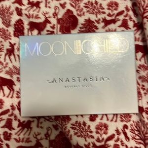 Anastasia Moonchild Glowkit